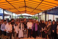 Rudi bersama warga Tanjungpinang. Foto:Ist