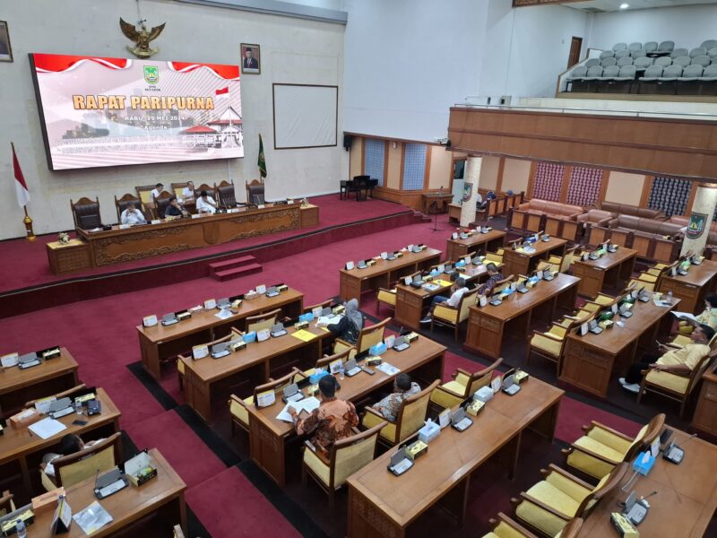 Dewan Perwakilan Rakyat Daerah (DPRD) Kota Batam, gelar sidang Paripurna Pandangan Umum Fraksi-fraksi tentang Rencana Pembangunan Jangka Panjang Daerah (RPJPD) Kota Batam tahun 2025-2045, di ruang sidang utama DPRD Kota Batam, Rabu (29/5/2024). Matapedia6.com/luci