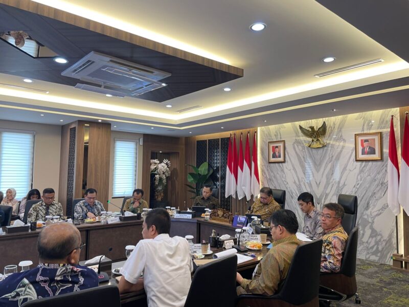 Menteri Airlangga saat memimpin Sidang Dewan Nasional Kawasan Ekonomi Khusus (KEK), pada Rabu (29/5/2024) siang, bertempat di Gedung Ali Wardhana Lantai II Jakarta Pusat.