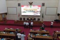 Pemerintah Kota Batam sampaikan laporan Pertanggungjawaban laporan keuangan Anggaran Pendapatan Belanja Daerah (APBD) Tahun 2023 pada Rapat Paripurna di ruang rapat Utama DPRD Batam, Rabu (15/5/2024). Matapedia6.com/ Luci.