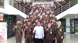 Wakil Jaksa Agung RI tengah bersama Kejari Batam dalam kunjungan kerja, Senin (20/5/2025). Foto:Rega/matapedia6