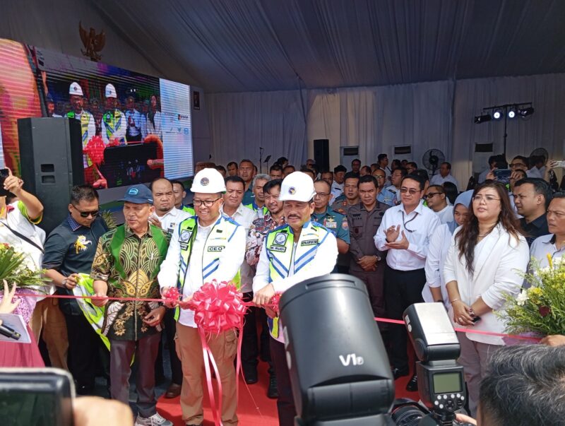 Muhammad Rudi dan BIP potong pita pertanda awal dibangun Terminal 2 Hang Nadim Batam, Kamis (30/5/2024). Foto:Zal/matapedia6