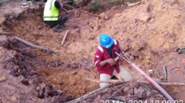 ABH tengah memperbaiki jaringan air., Kamis (30/5/2024). Foto:ist