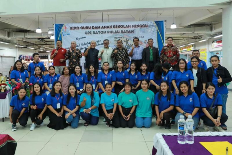 Sekretaris Daerah Batam Jefridin bersama anak sekolah, Sabtu (1/6/2024). Foto:Diskominfo