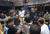 Tim Kepri 1 Kapolda Kepri Irjen Pol Yan Fitri Halimansyah saat bertanding dimeja turnamen domino Kapolda Cup 2024, Minggu (2/6/2024). Matapedia6.com/ Dok Humas Polda