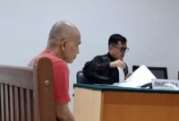 Terdakwa pembunuhan mantan direktur RSUD Padang Sidempuan Ahmad Yuda Siregar, saat mendengarkan vonis hukuman di PN Batam, Kamis (6/6/2024) Matapedia6.com/Luci