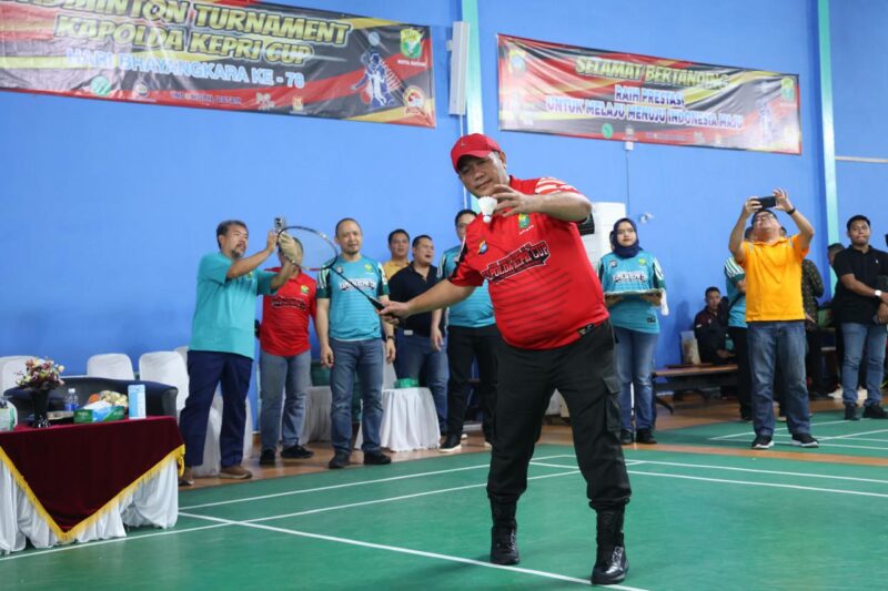 Wakapolda Kepri Brigjen Pol Asep Safrudin saat membuka Turnamen Bulu Tangkis di Gor Bulu Tangkis Banda Baru, Batam, Kamis (6/6/2024). Matapedia6.com/Dok Humas Polda