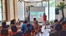 VP Corporate Communication Telkom, Andri Herawan Sasoko memberikan pemaparan terkait pergelaran perdana Digiland Run 2024 sebagai bagian dari perayaan HUT Telkom ke-59 yang siap digelar di akhir bulan Juli 2024. Foto:Telkom