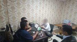 Mantan penjabat Wali Kota Tanjungpinang Hasan, saat berada di ruang penyidik didampingi pengacaranya, Jumat (7/6/2024). Matapedia6.com/ Dok Polres Bintan