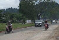 Kondisi jalan R Suprapto tepatnya di seberang perumahan Buana Central Park Batuaji Kota Batam, Senin (10/6/2024). Matapedia6.com/Luci