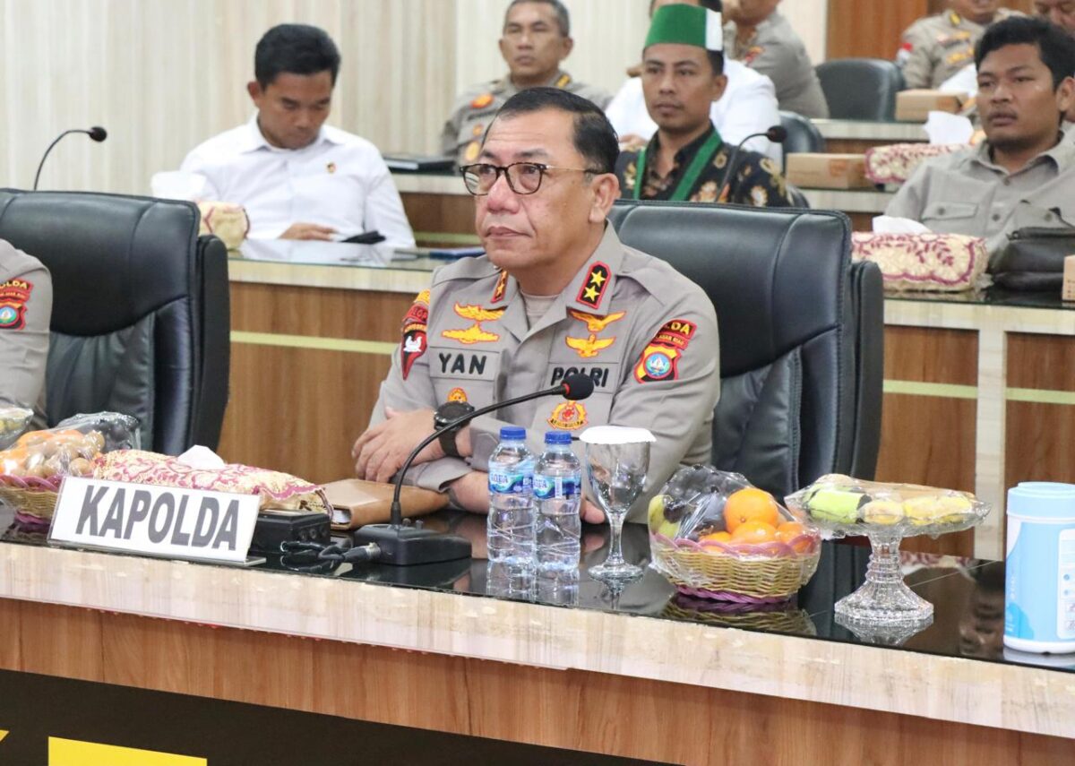 Kapolda Kepri Irjen Pol Yan Fitri Halimansyah saat mengikuti dialog penguatan internal Polri dengan tema internalisasi wawasan kebangsaan dalam rangka tranformasi Polri Presisi Menyongsong Indonesia Emas, yang diikuti oleh seluruh jajaran Polda dan Polres seluruh indonesia, Senin (10/6/2024). Matapedia6.com/Dok Humas Polda