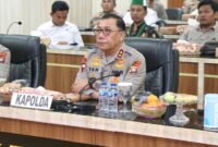 Kapolda Kepri Irjen Pol Yan Fitri Halimansyah saat mengikuti dialog penguatan internal Polri dengan tema internalisasi wawasan kebangsaan dalam rangka tranformasi Polri Presisi Menyongsong Indonesia Emas, yang diikuti oleh seluruh jajaran Polda dan Polres seluruh indonesia, Senin (10/6/2024). Matapedia6.com/Dok Humas Polda