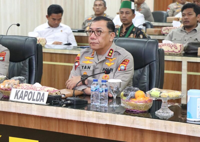 Kapolda Kepri Irjen Pol Yan Fitri Halimansyah saat mengikuti dialog penguatan internal Polri dengan tema internalisasi wawasan kebangsaan dalam rangka tranformasi Polri Presisi Menyongsong Indonesia Emas, yang diikuti oleh seluruh jajaran Polda dan Polres seluruh indonesia, Senin (10/6/2024). Matapedia6.com/Dok Humas Polda