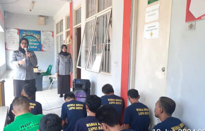 Warga binaan menjalani pemeriksaan kesehatan, Selasa (11/6/2024). Foto:Dok/Lapas-matapedia6