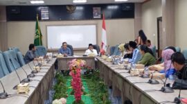 Tim Panitia Khusus (Pansus) Rancangan Peraturan Daerah (Ranperda) Pemakaman, dari DPRD Kota Batam dan juga Pemko Batam gelar rapat pembahasan perdana di ruang Serba Guna DPRD Kota Batam, Rabu (12/6/2024). Matapedia6.com/Luci