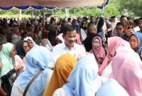 Rudi saat disambut warga Karimun, Minggu (23/6/2024). Foto:Ist
