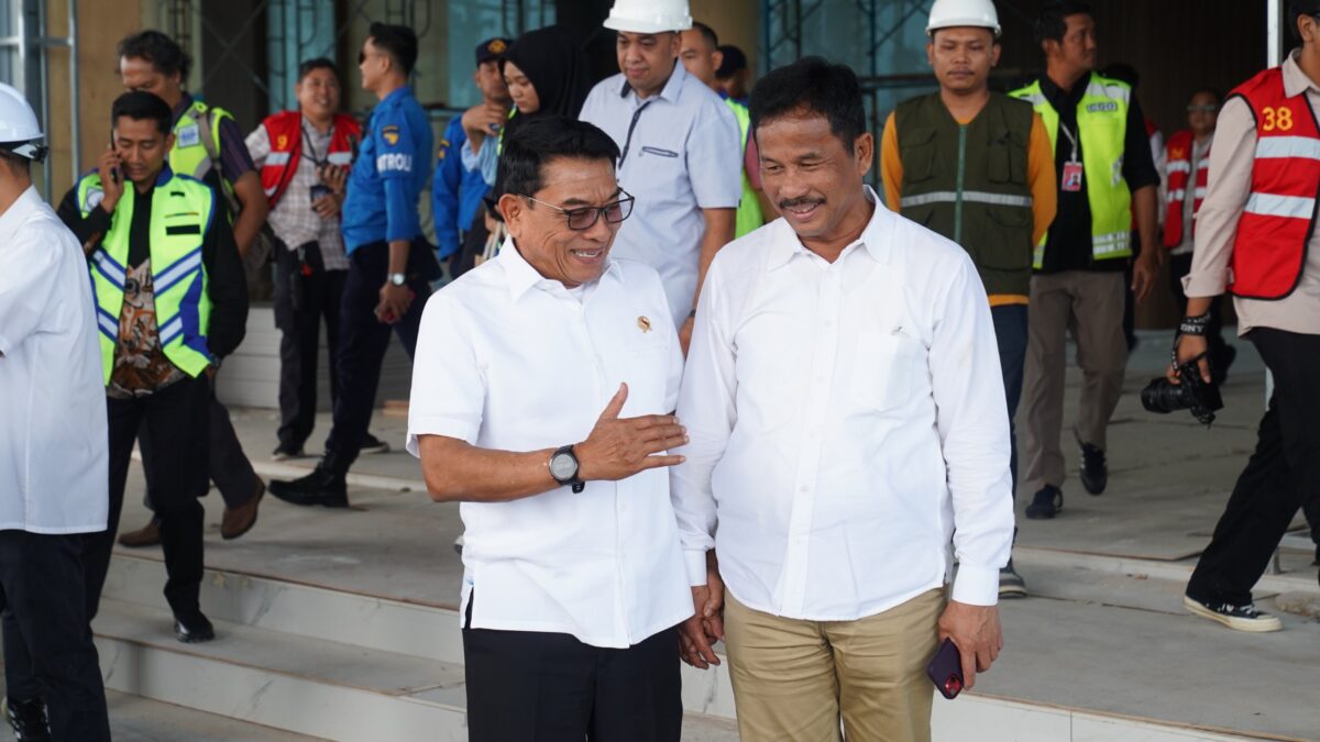 Rudi bersama Staf kepresidenan. Foto:Ist