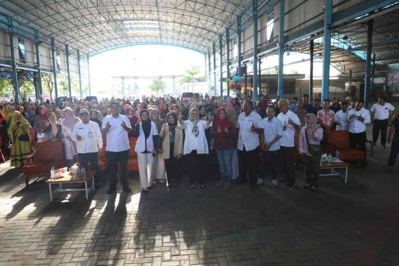 Wakil Gubernur Kepri Marlin Agustina tengah. Foto:Ist