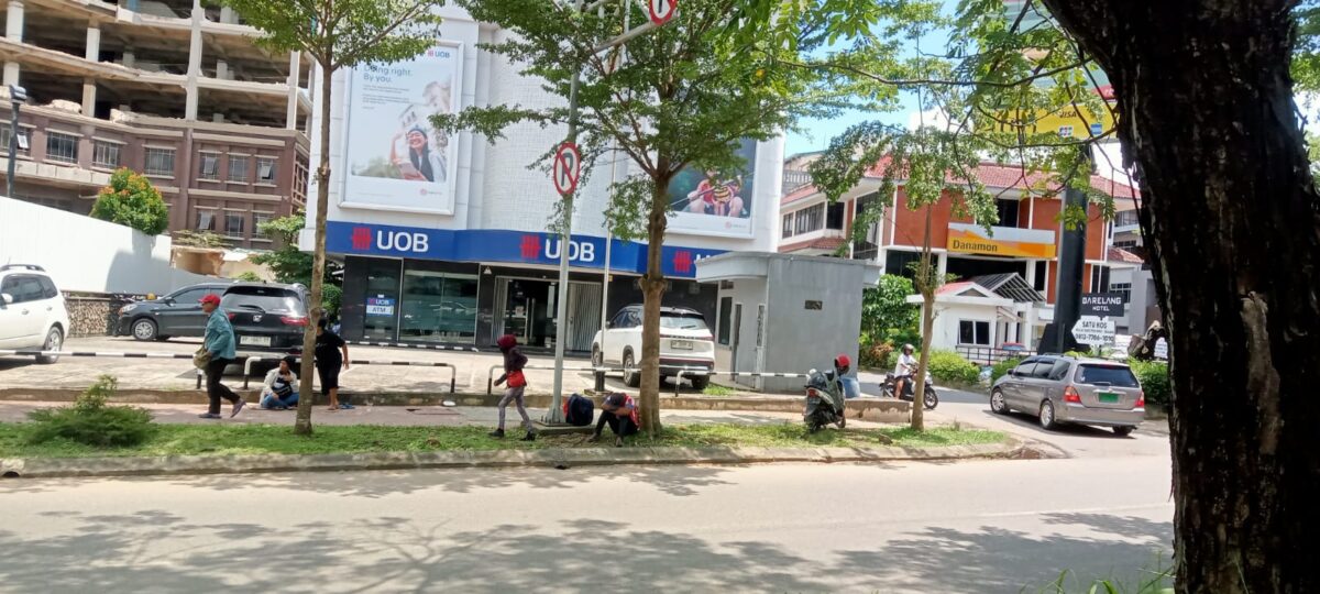 Bank UOB Cabang Nagoya Kota Batam. Diduga sistem keamanan Bank kena bobol ratusan juta uang nasabah dipindah bukukan orang tidak dikenal. Matapedia6.com/ Luci