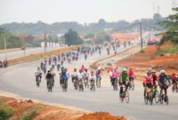 Peserta lomba Bhayangkara Nongsa Loops Road Bike Race Polda Kepri 2024 saat berada di rute lintasan pertandingan setelah dilepas oleh Kapolda Kepri Irjen Pol Yan Fitri Halimansyah dari Mako Polda Kepri, Minggu (15/6/2024).Matapedia6.com/Dok Humas Polda