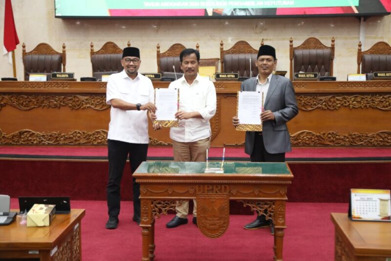 Wako Batam bersama DPRD sahkan anggaran perubahan, Rabu (25/7/2024). Foto:Dok/Humas DPRD