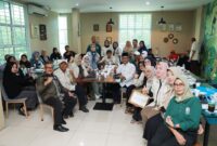 Jefridin bersama warga Kijang Batam, Minggu (30/6/2024). Foto:Diskominfo