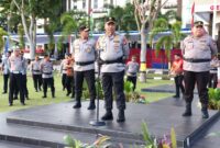 Kapolda Kepri Irjen Pol Yan Fitri Halimansyah bersama pejabat utama Polda Kepri pimpin upacara kenaikan pangkat Personel Polda Kepri. Matapedia6.com/ Dok Humas Polda.