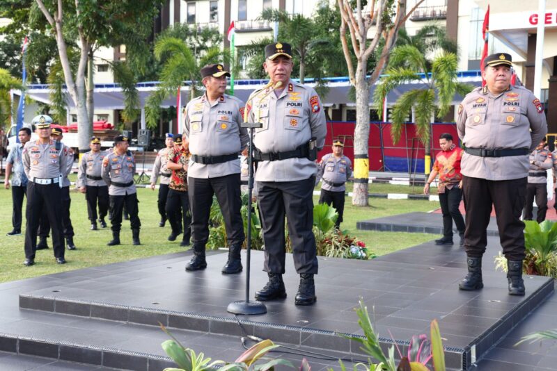 Kapolda Kepri Irjen Pol Yan Fitri Halimansyah bersama pejabat utama Polda Kepri pimpin upacara kenaikan pangkat Personel Polda Kepri. Matapedia6.com/ Dok Humas Polda.