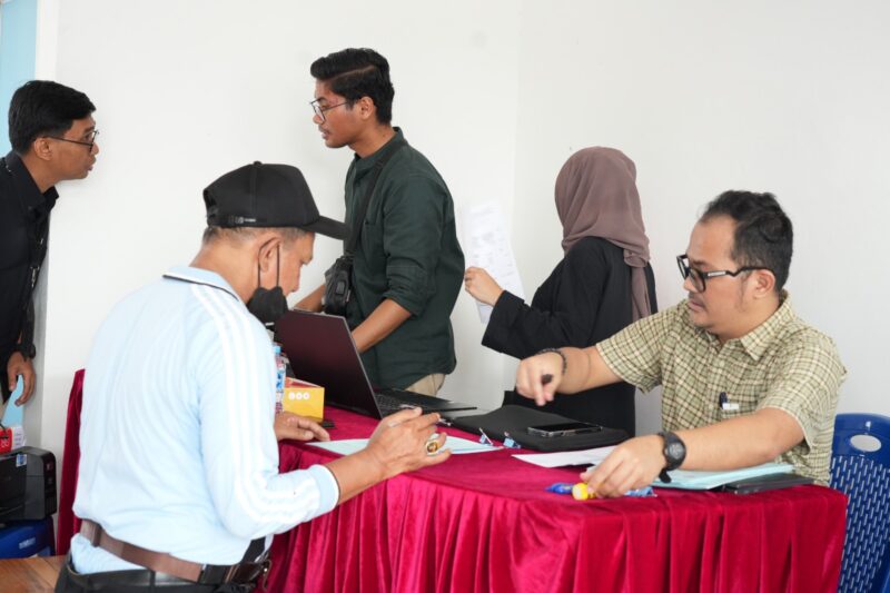 Warga mendaftar ke hunian baru. Foto:Dok/Humas BP Batam