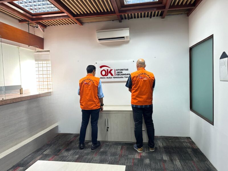 Dua tersangka perbankan. Foto:OJK