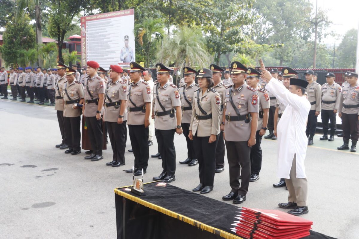 Kapolresta Barelang Kombes Pol Nugroho Tri N memimpin Upacara Serah Terima Jabatan 8 Pejabat utama Polresta Barelang, bertempat di Lapangan Apel Mapolresta Barelang, Sabtu (6/7/2024). Matapedia6.com/Dok Humas Polresta