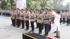 Kapolresta Barelang Kombes Pol Nugroho Tri N memimpin Upacara Serah Terima Jabatan 8 Pejabat utama Polresta Barelang,  bertempat di Lapangan Apel Mapolresta Barelang, Sabtu (6/7/2024). Matapedia6.com/Dok Humas Polresta