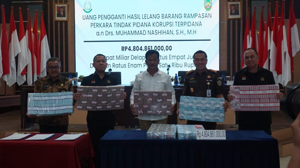 Kejari Batam bersama Wali Kota Batam, Kamis (11/7/2024). Foto:Dok/kejari