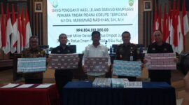 Kejari Batam bersama Wali Kota Batam, Kamis (11/7/2024). Foto:Dok/kejari