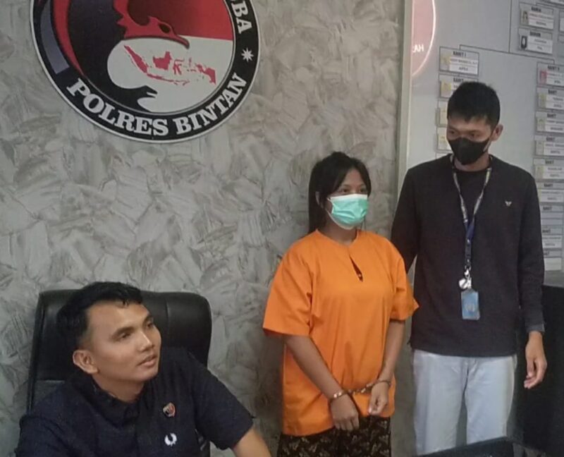 Pelaku pengantaran narkotika jenis sabu ke Lapas Kelas II narkotika Tanjungpinang saat berada di Polres Bintan, Kamis (11/7/2024). Matapedia6.com/ Dok Polres Bintan