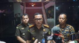 Kepala Kejaksaan Negeri Batam saat memberikan keterangan pers, Senin (15/7/2024). Foto:Dok/Kejari 