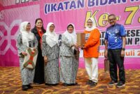 Marlin Agustina bersama Sekda Batam Jefridin. Foto:Ist
