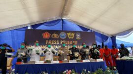 BNN dan DJBC melibatkan barang bukti dalam jumpa pers di Batam, Selasa (17/7). Foto:Wan/matapedia