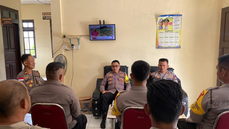 Kapolres Bintan cek beberapa lokasi di lingkungan Polsek Tambelang, saat kunjungan kerjanya ke Pulau terluar Kabupaten Bintan, Selasa (16/7/2024). Matapedia6.com/ Dok Humas 