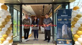 Potong pita sebagai tanda resmi buka Pop-Up Store Opus Bay, Kamis (18/7/2024). Foto:Dok/Opus Bay
