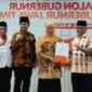 Pasangan Calon Gubernur dan Calon Wakil Gubernur Jawa Timur Khofifah Indar Parawansa dan Emil Elistianto Dardak saat menerima surat rekomendasi dukungan dari Partai PKS di Kantor DPP PKS Jakarta, Kamis (18/7/2024).Matapedia6.com/ Istimewa