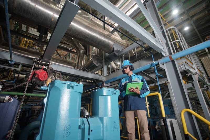 Petugas PLN Batam gerak cepat Normalkan gangguan listrik. Foto:Istimewa