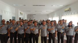 Direktur Pengamanan dan Intelijen Direktorat Jendral Pemasyarakatan Brigjen Pol Teguh Yuswardhie tengah di Lapas Batam, Senin (22/7). Foto:Istimewa