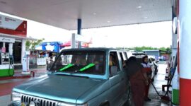 Salah satu kendaraan isi pertalite di SPBU. Foto:Dok/Pertamina