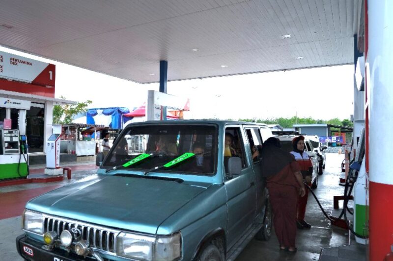 Salah satu kendaraan isi pertalite di SPBU. Foto:Dok/Pertamina