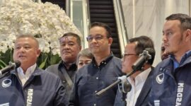 Elite partai NasDem Hermawi Taslim dan Willy Aditya dampingi Anies Rasyid Baswedan pada konferensi pers usai menerima dukungan calon gubernur dari NasDem di Lobi utama NasDem tower Jakarta, Senin (22/7/2024) sore. Matapedia6.com/ Istimewa
