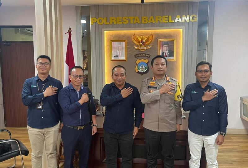 PLN Batam bersama Kapolresta Barelang. Foto:Istimewa