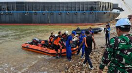 Tim SAR gabungan temukan jasad pekerja yang jatuh ke laut di Batam. Foto:Dok/Basarnas