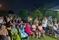 Direktur ABH saat bersama warga Sei Lekop, Rabu (24/7). Foto:rega/matapedia