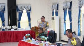 Kapolda Kepri Irjen Pol Yan Fitri Halimansyah saat memimpin rapat koordinasi persiapan pengamanan Pilkada di Kepri.Matapedia6.com/Dok Humas Polda